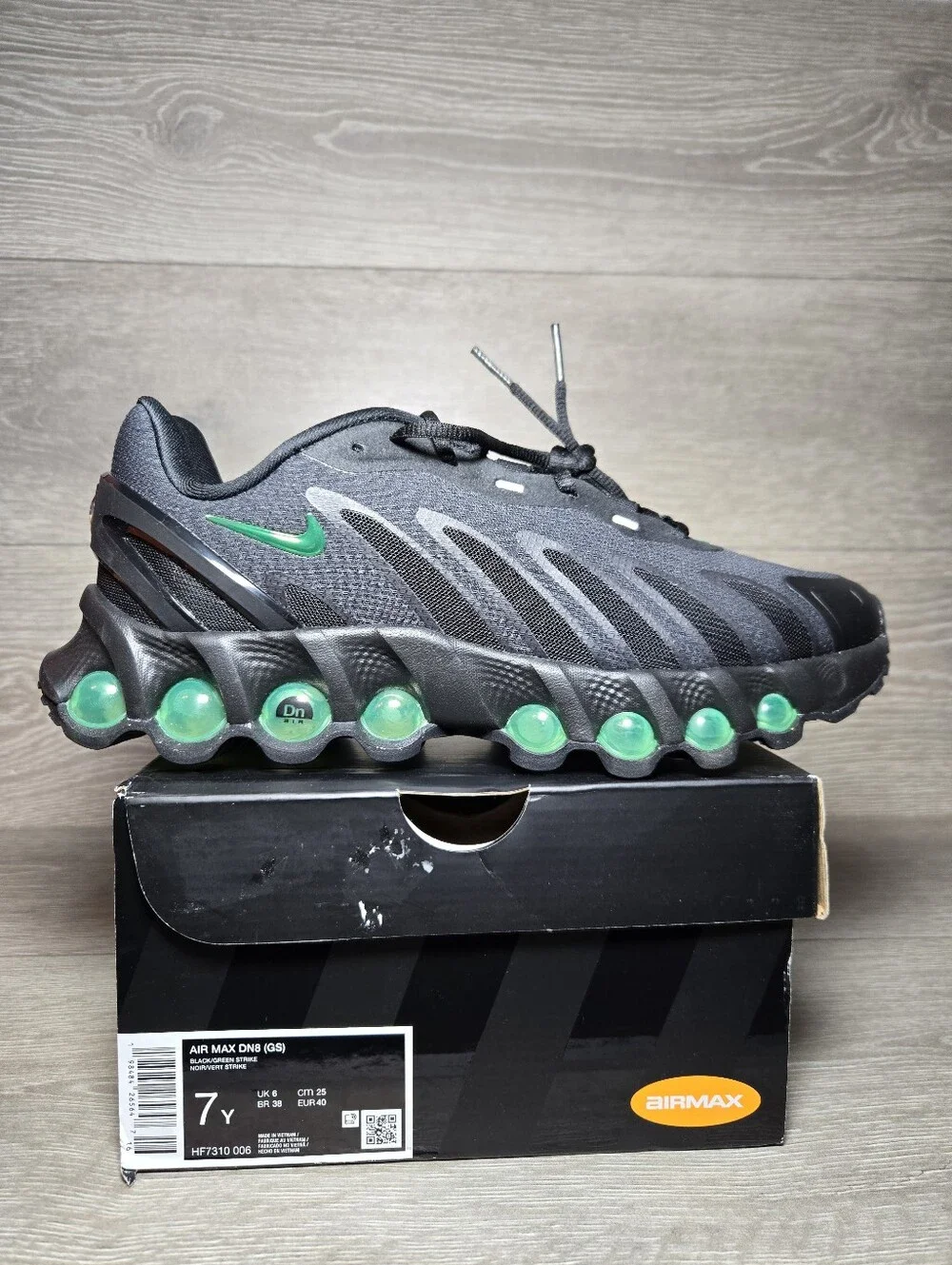 Nike Air Max DN8 Black / Green Strike Size 7 Youth / 8.5 Women HF7310-006 New